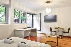 Havre lumineux avec vaste terrasse sur les Champs-Elysees