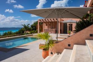 Oceanfront 5BR Villa, Saltwater Pool & Concierge