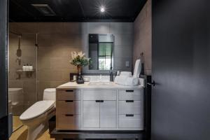 Cincinnati Vista - Rooftop, Balcony & Fireplace