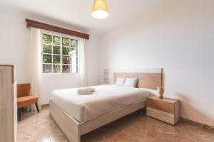 Familia Teixeira House by AH