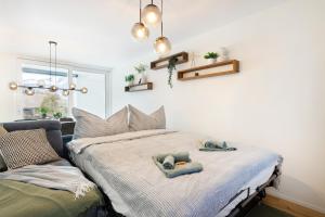 Spacious & Modern Apt - Balcony & Parking