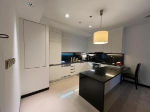 Marina Mall Deluxe 1 BR, Best Place In Marina by Primevanguard