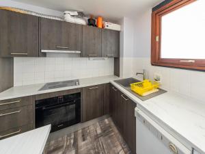 Appartement 6 pers, centre station, proche des pistes - FR-1-807-80