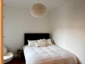 Steps to Luxembourg Gardens Bright Family Flat