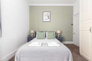 Stylish 2-Bedroom Apartment in Chiswick