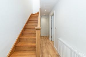 Duplex Apartment - Modern & Convenient - Pass the Keys