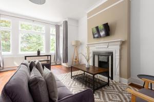 Stylish 2-Bedroom Apartment in Chiswick