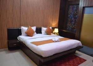 Hotel Crown Palace - Hotel in Vasundhara Sector 5