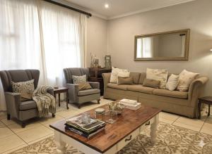 Family 3BR Home with Pool & Garden