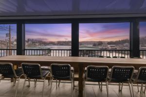 Family-Friendly Lakefront Home Near Shorty Pants Bar | 21 MM