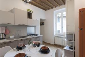 The Siena View - Charming Top Floor Apartment