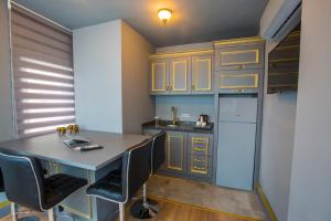 Real King Suit Hotel