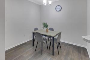 Cozy Retreat w Balcony & Modern Comforts