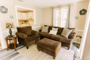 Downtown Mobile Bungalow with Free Parking and Fast WiFi