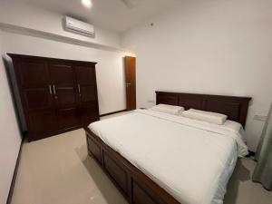 Colombo Trizen J&J future Apart ment