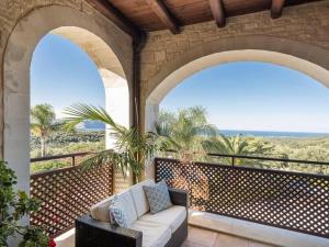 Aloni House - Spacious secluded villa with pool, up to 10 guests