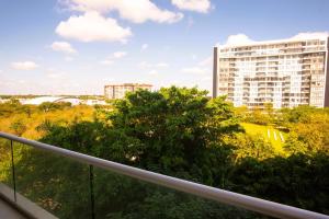 Spacious 3 bedroom Condo by the US Consulate and The Harbor