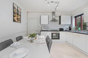 Sleeps 12 - Contractors - Groups - Families