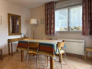 Appartement Fonctionnel avec Balcon, Garage et Wifi - Parfait pour 4 Personnes près des Pistes - FR-1-548-25
