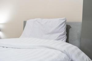 4BR East London Home Near ExCeL and LCY Arpt