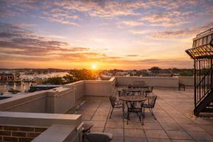 Luxury Condo, Rooftop Pool & Dock, 3 to Downtown