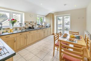 3 Bed in Porthleven oc-atlant