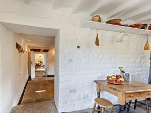 4 Bed in Horsehouse G0008