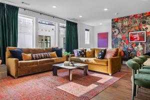 Skyline Views Hot Tub Fire Pit Grill & Parking