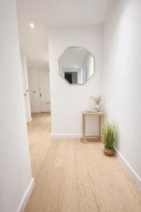 Luxurious Canary Wharf Apt - ExCel, O2 Arena - Sky Views & Fast WiFi