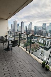 Luxurious Canary Wharf Apt - ExCel, O2 Arena - Sky Views & Fast WiFi