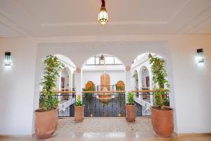 Riad Dar Mima Hnina - Private haven of peace, 2 pools, 10 from airport