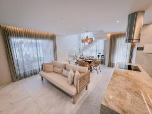 Luxury Boutique Villa with Pool & Rooftop Jacuzzi