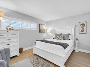 Holiday Surf and Racquet Unit 715