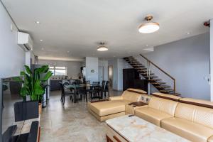 Knightsbridge Luxury Suite in Century City by CTHA