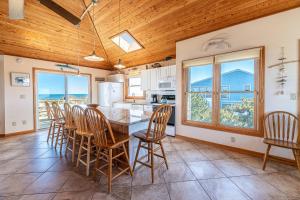 Dolphin Destination - Corolla, Ocean Sands, Oceanfront, Panoramic Ocean View, Hot Tub, Pets OK