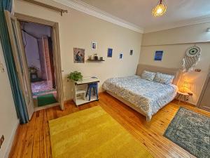 Spacious 2BR Apartment with Courtyard in Zamalek, Cairo - Near Nile