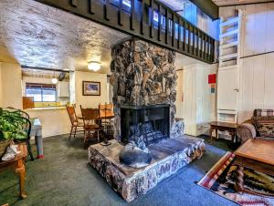 Snow Summit Townhouse with Spa Unit 61