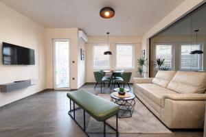 2-Bedroom Luxe with FREE parking by He-Ra Apartments Skopje