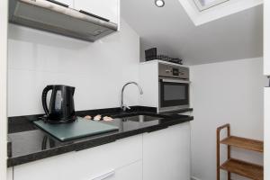 Sesimbra Center- T1 for 4 , 2 Min from the Beach