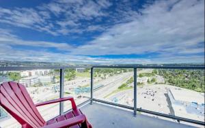 UC Stampede Condo by Train, Hospital, free UG parking & Gym, AC, full kitchen