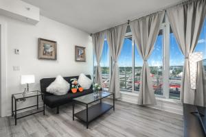 UC Stampede Condo by Train, Hospital, free UG parking & Gym, AC, full kitchen