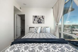 UC Stampede Condo by Train, Hospital, free UG parking & Gym, AC, full kitchen