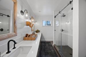 Luxury Ojai Escape Pool, Jacuzzi & Tennis Court