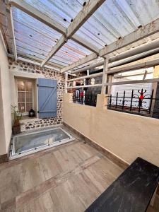 Maison de pêcheur située au pied du Monument Historique classé en 2020 le pont Colbert Maison à deux pas du centre ville Maison familiale