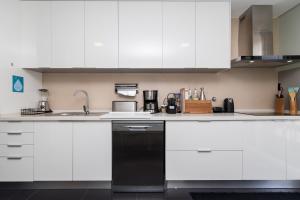 Sesimbra Near the Beaches- T2 for 6 with BBQ