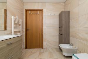 Sesimbra Near the Beaches- T2 for 6 with BBQ