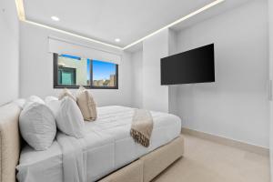 Panarea Beachfront Living - Pools Spa Gym & Luxury Amenities