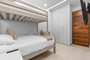 Panarea Beachfront Living - Pools Spa Gym & Luxury Amenities