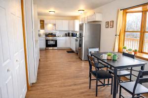 5BR Accessible Valley & Lake View Home Near Cornell - Sleeps 10