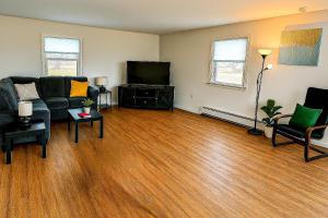 5BR Accessible Valley & Lake View Home Near Cornell - Sleeps 10